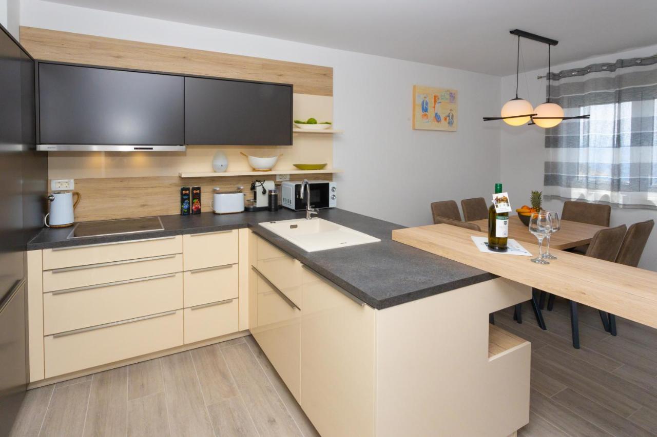 Jasa Deluxe Makarska
