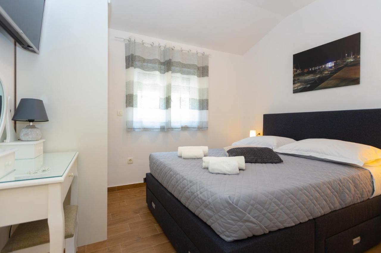 Jasa Deluxe Makarska